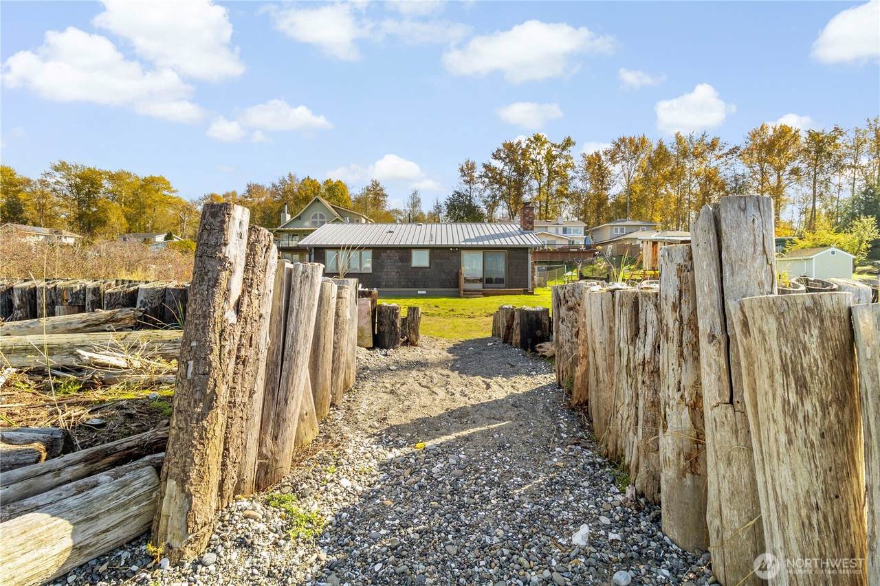 3447 Robertson Road - Photo 1