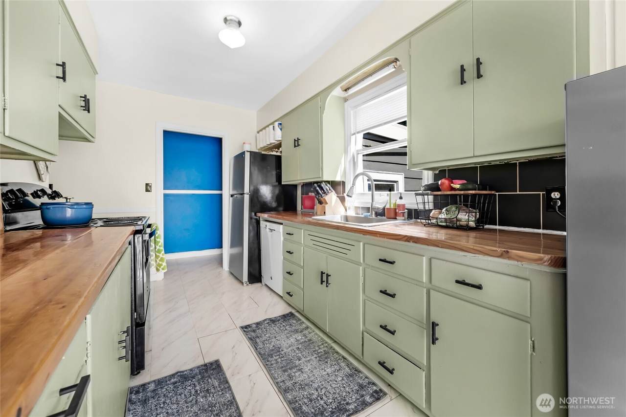 105 5th Street - Photo 1