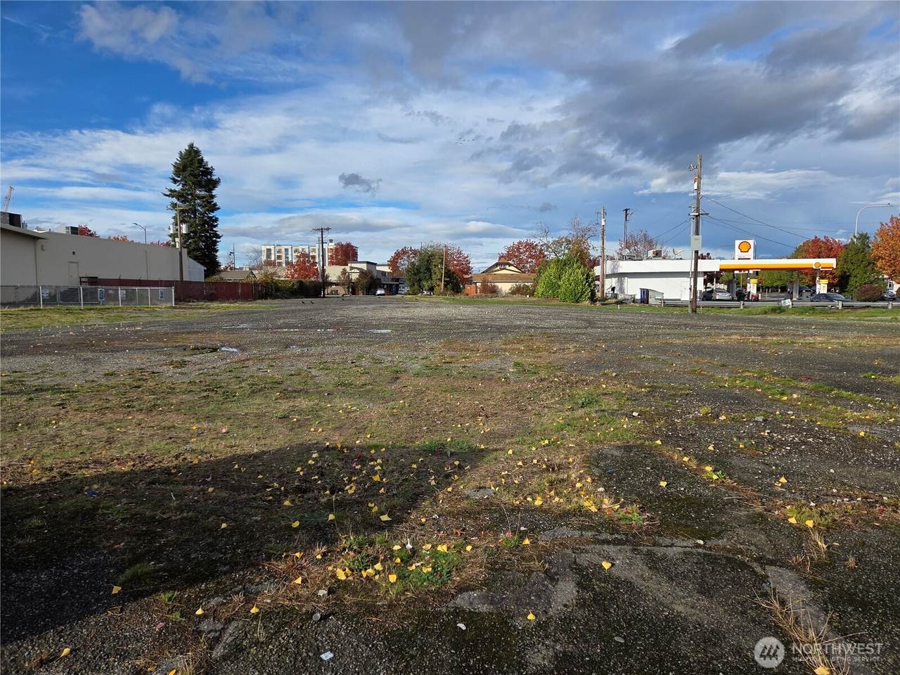 225 Auburn Way - Photo 1