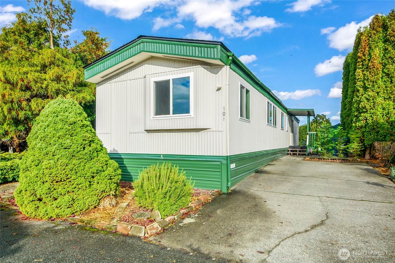 16600 25th Avenue - Photo 1