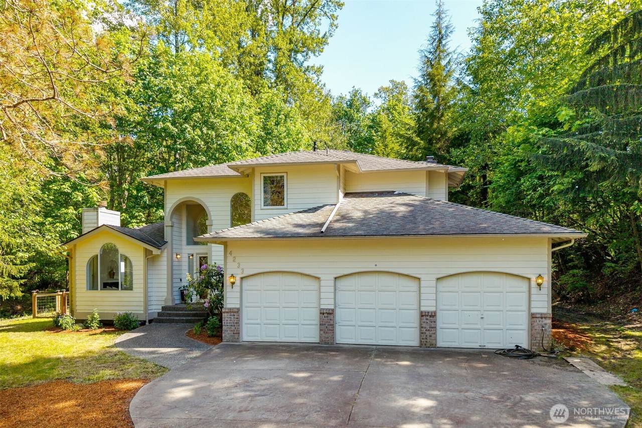 4233 159th Drive - Photo 1