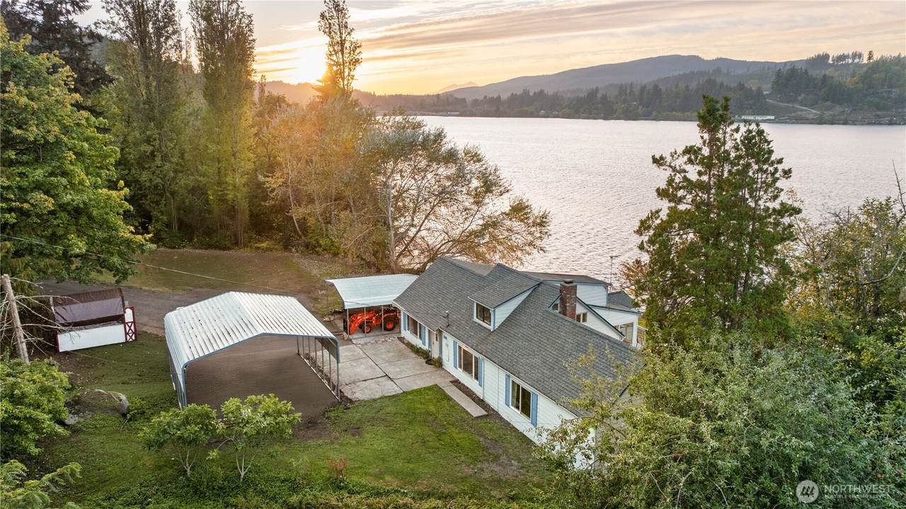 1885 Bay Street - Photo 1