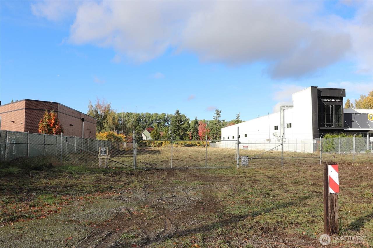 23809 West Valley Hwy - Photo 1