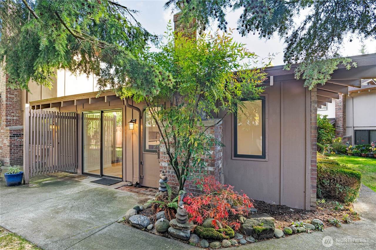 2802 Garden Court - Photo 1