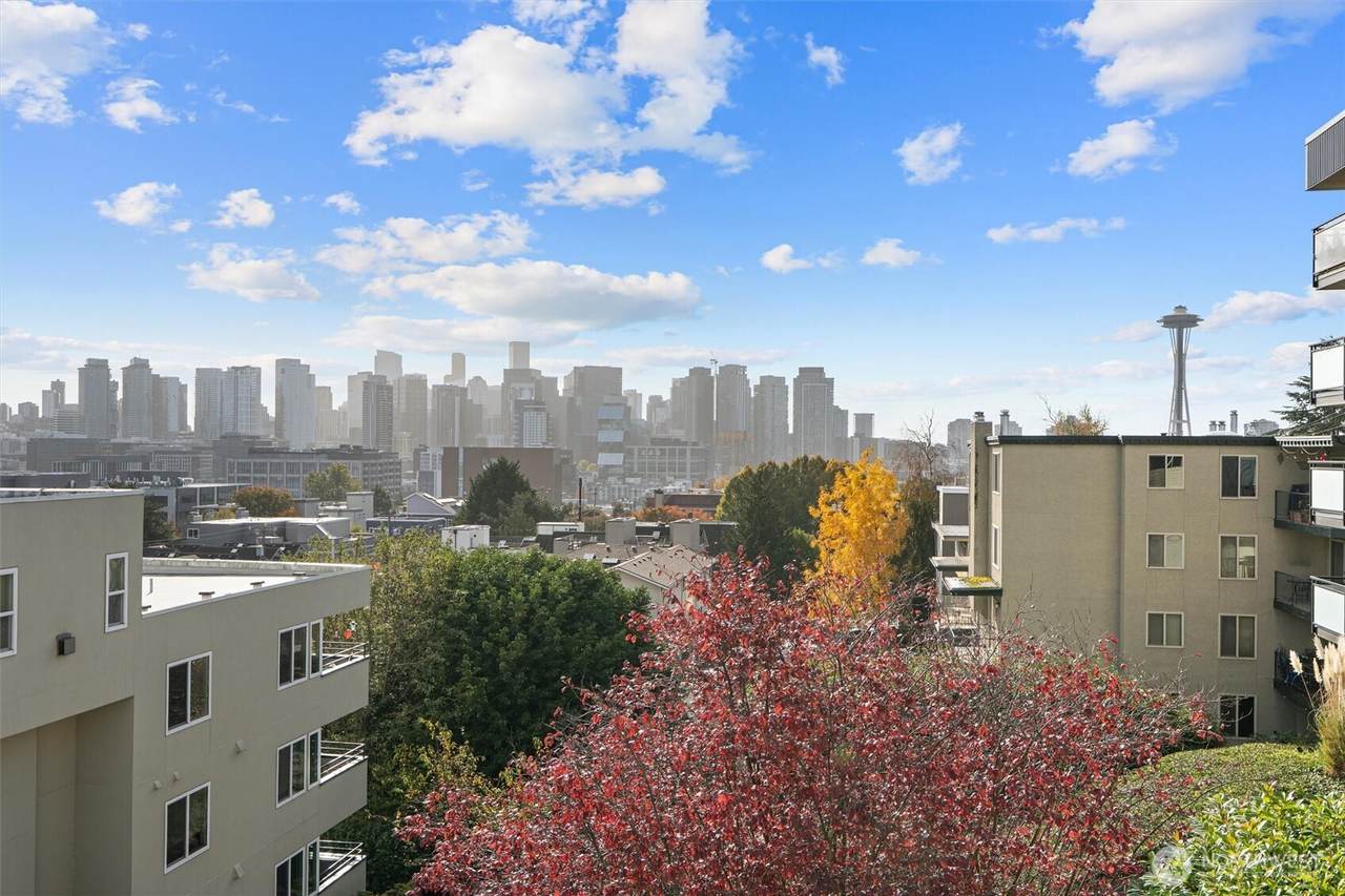 561 Lee Street - Photo 1