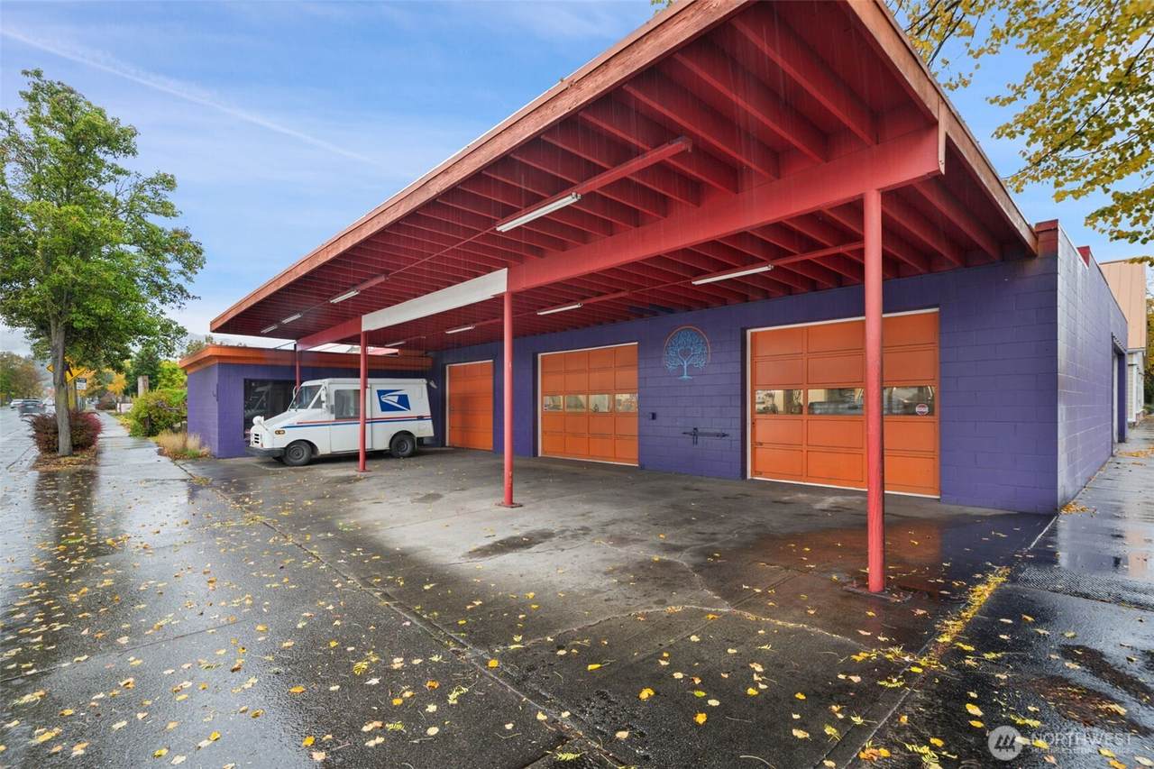 209 Sequim Avenue - Photo 1