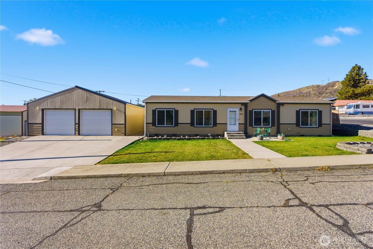 465 Division Street - Photo 1