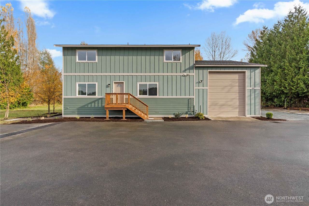 907 Orting Kapowsin Highway - Photo 1