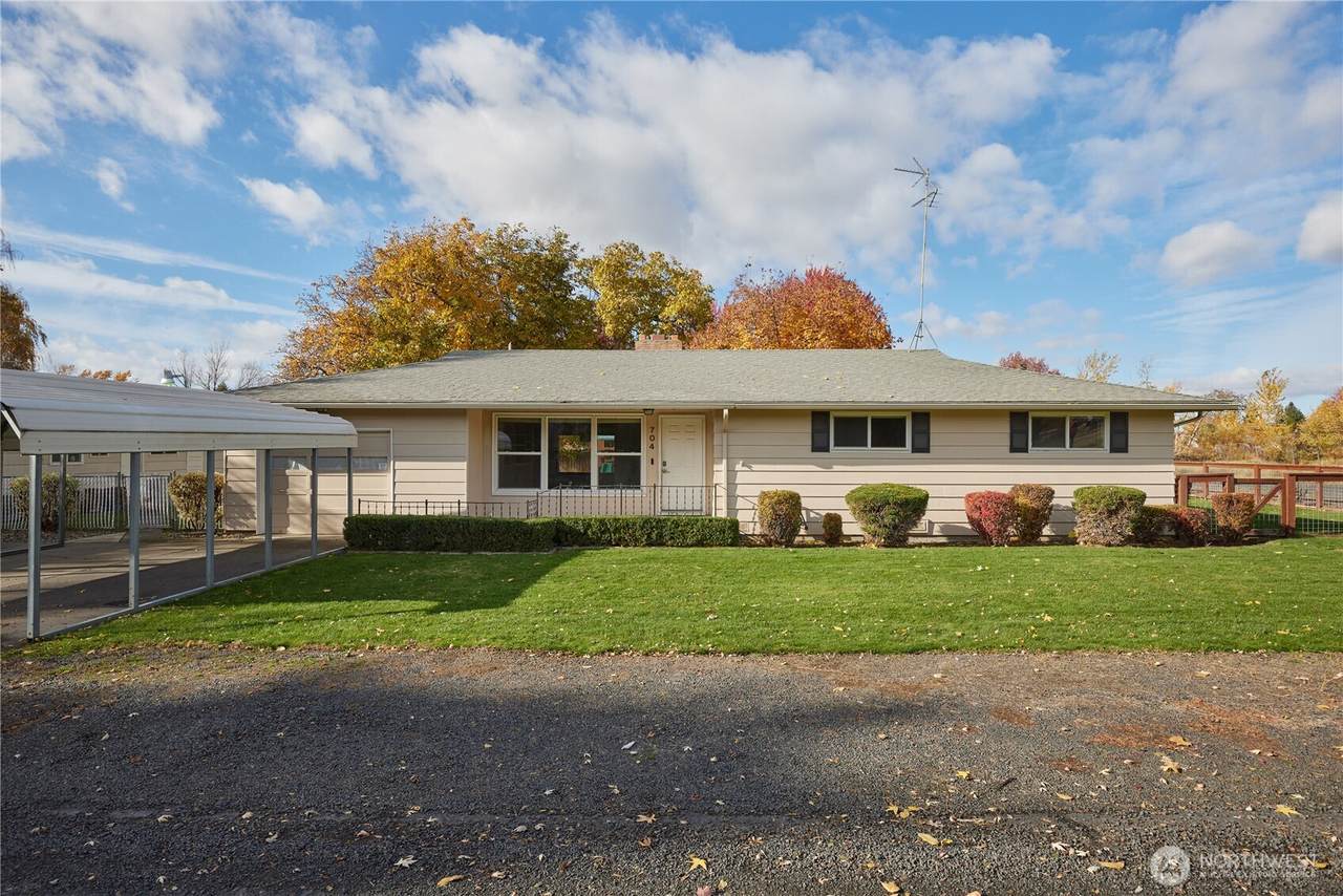 704 Gladys Street - Photo 1
