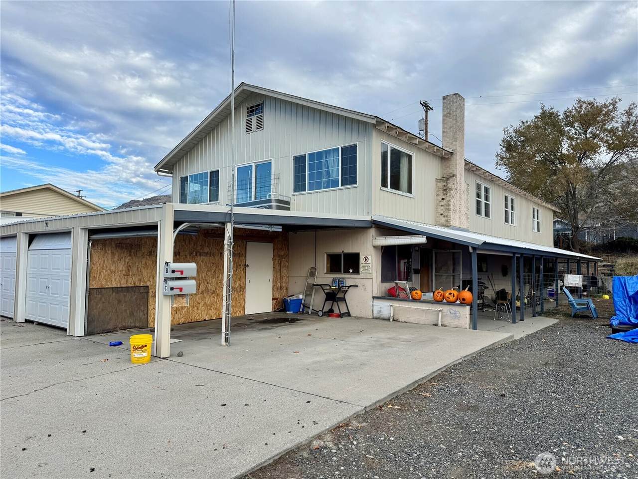 705 Spruce Street - Photo 1