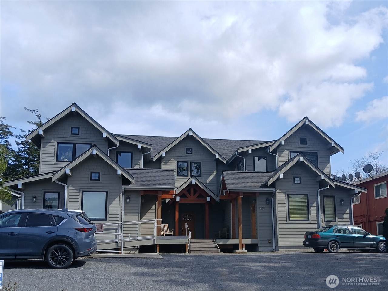 452 Pine Street - Photo 1