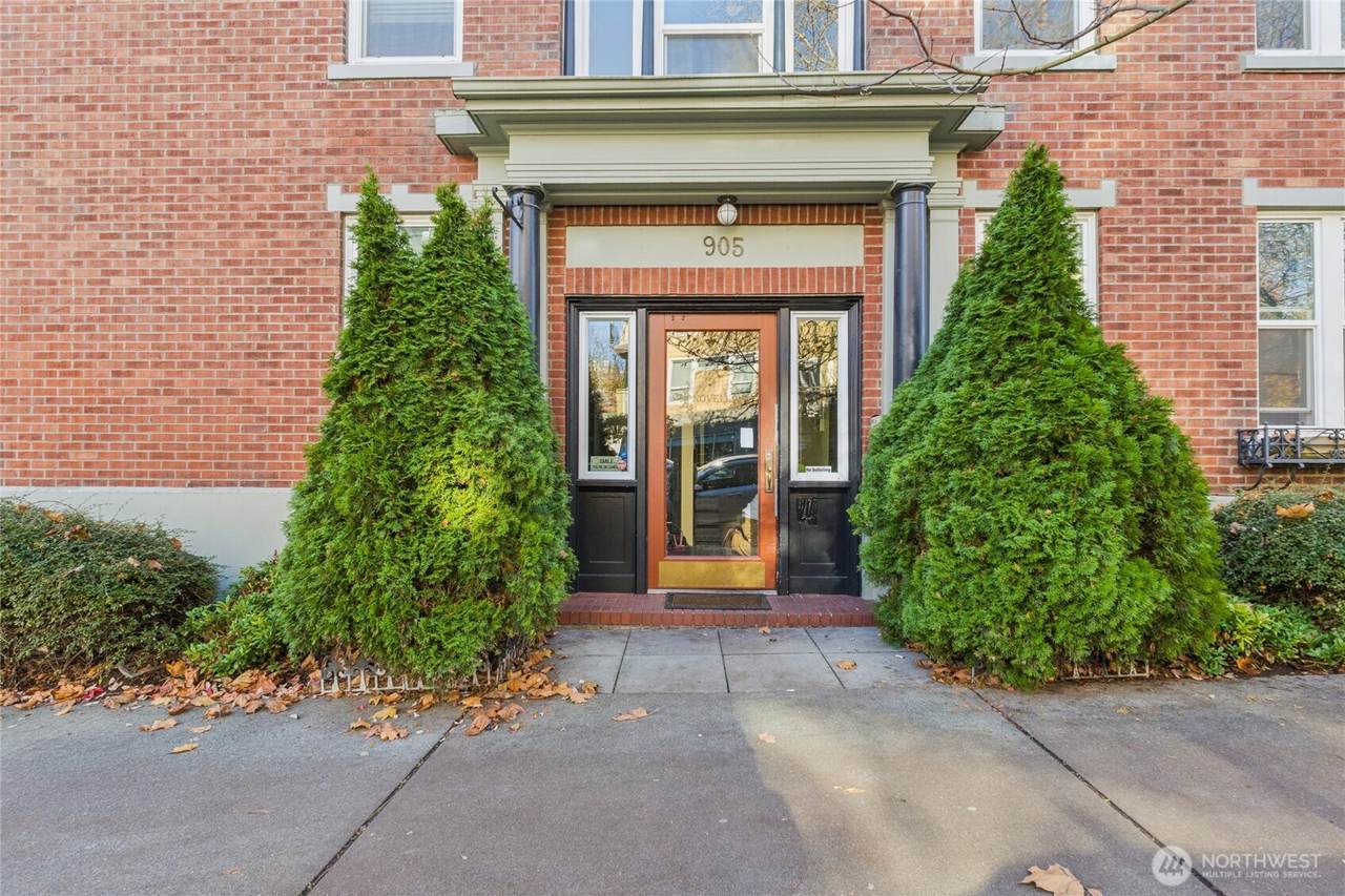 905 43rd Street - Photo 1