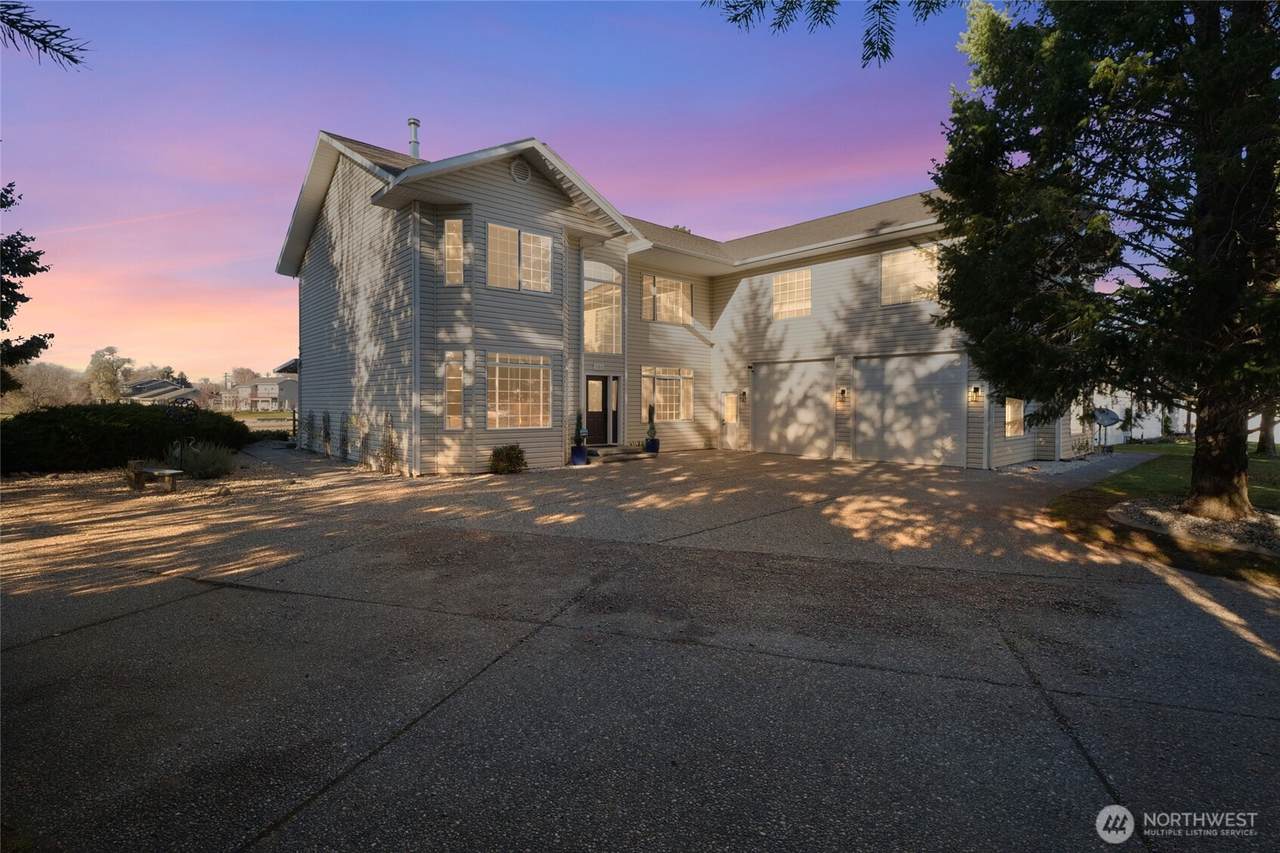 506 Sandalwood Place - Photo 1