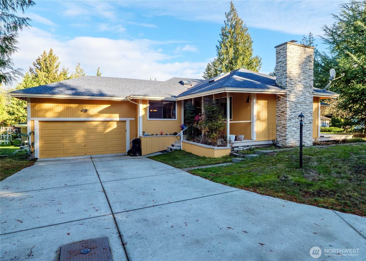 126 Leslie Lane - Photo 1