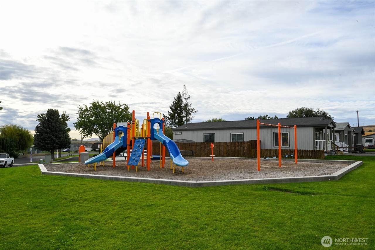 https://bt-photos.global.ssl.fastly.net/nwmls/1280_boomver_1_2457529-1.jpg