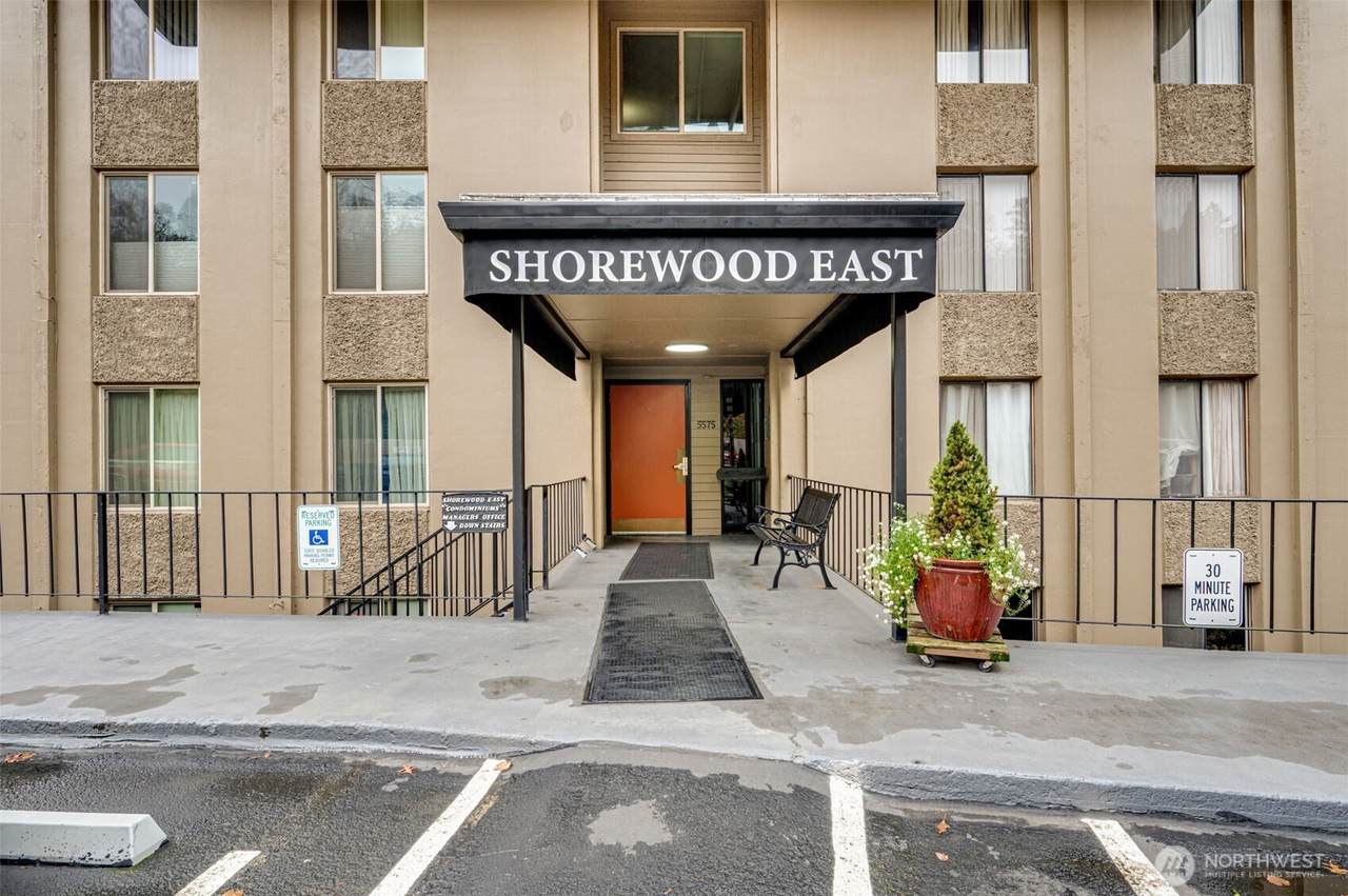 5575 E Evergreen Highway - Photo 1