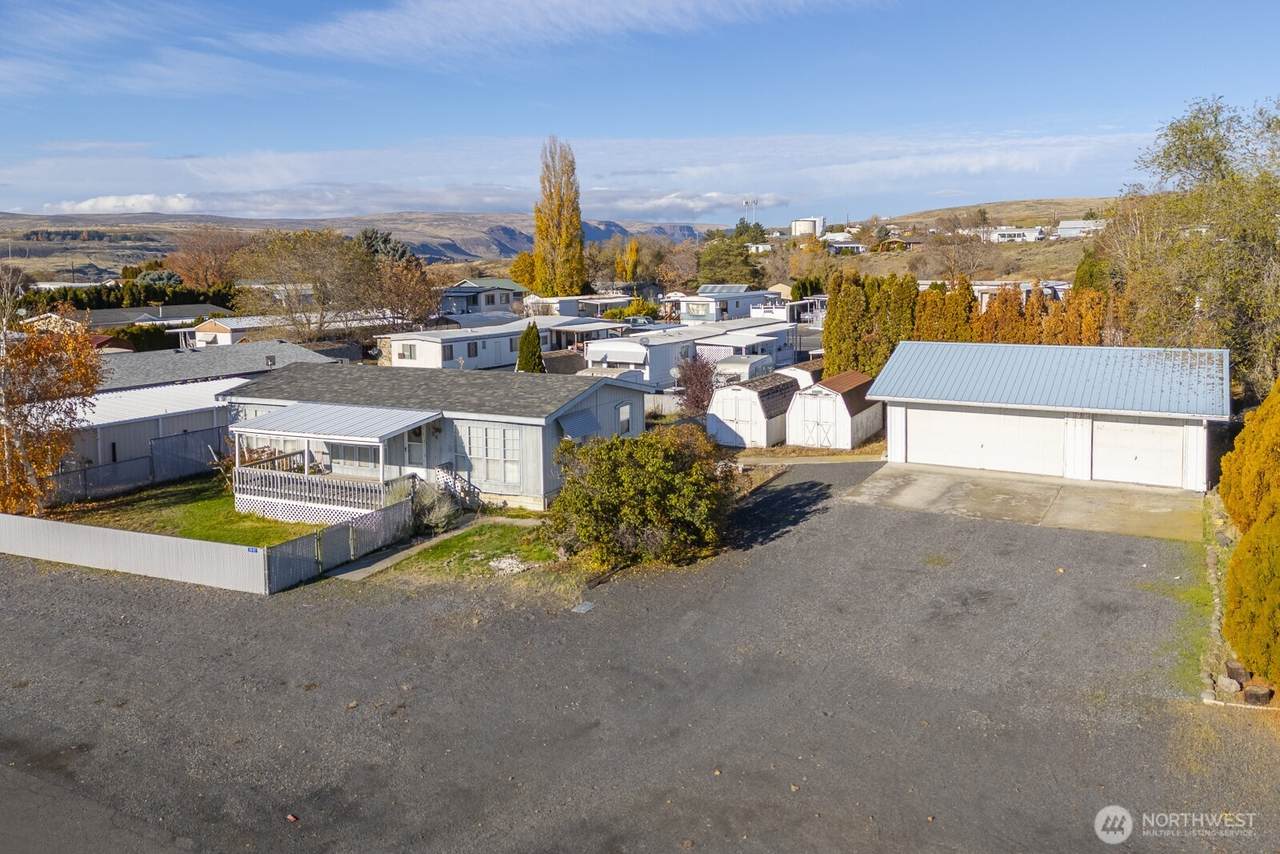 726 Main Ave - Photo 1