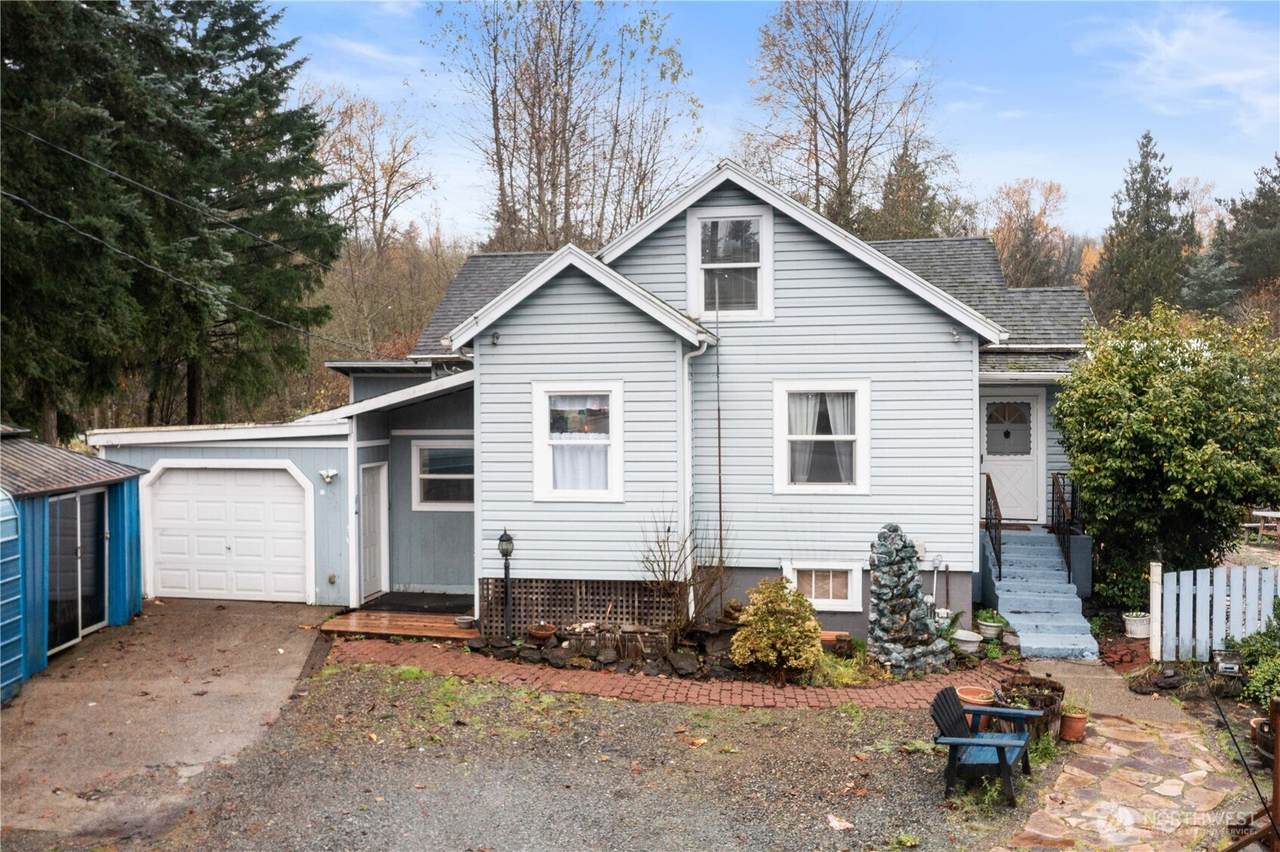 2814 Pioneer Way - Photo 1