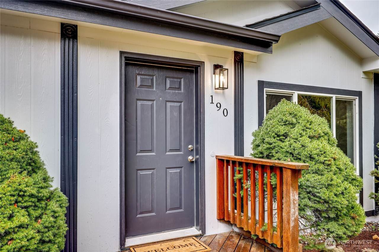 190 Barnsby Place - Photo 1