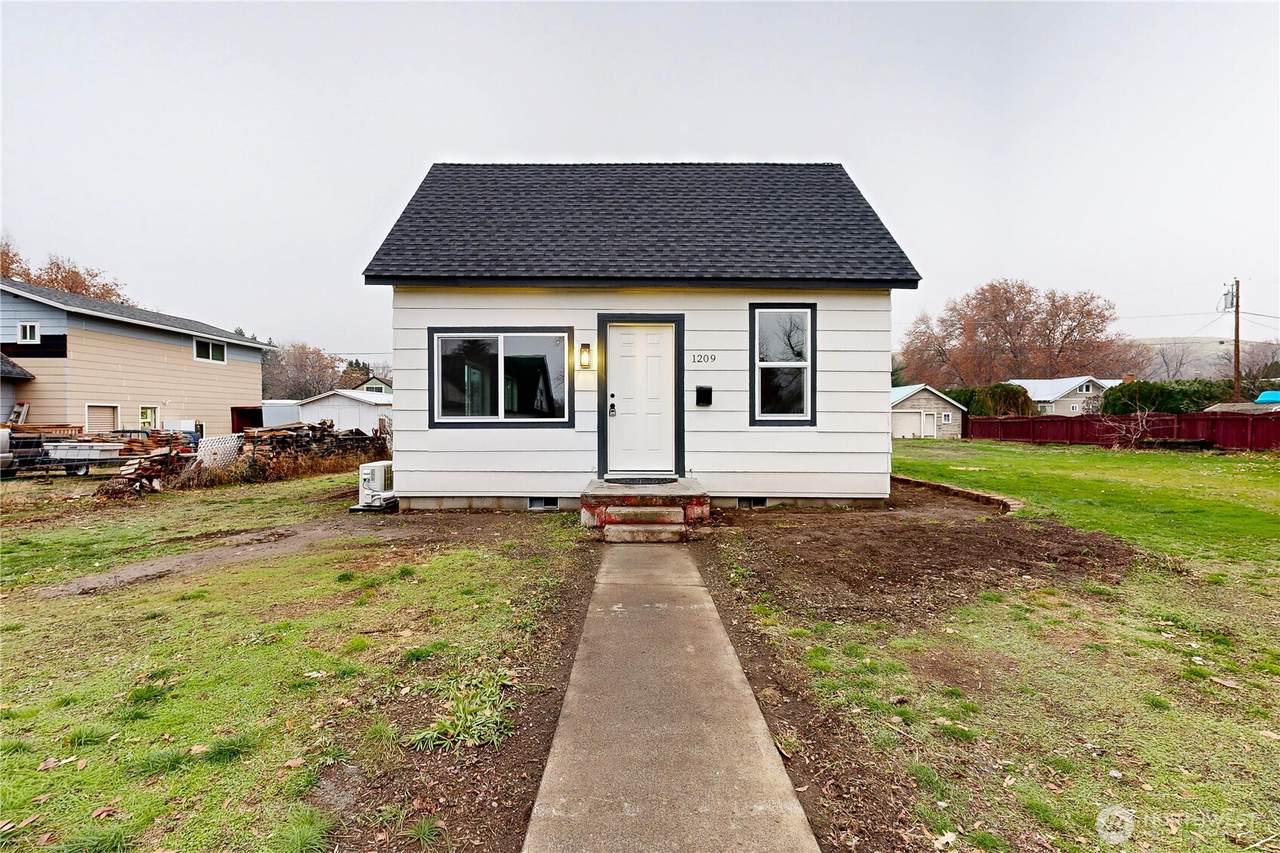 1209 Chestnut Street - Photo 1