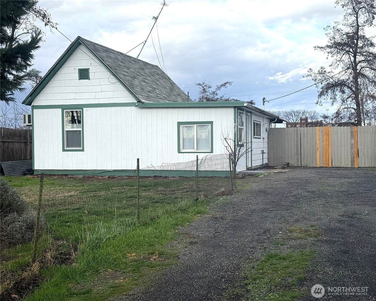 1212 Moore Street - Photo 1