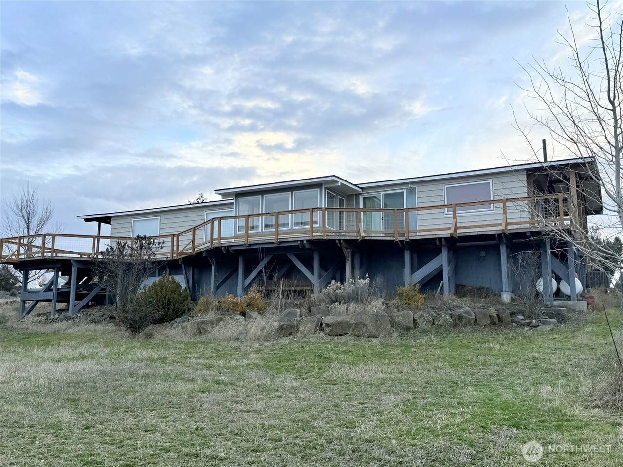 411 Sw College Avenue - Photo 1