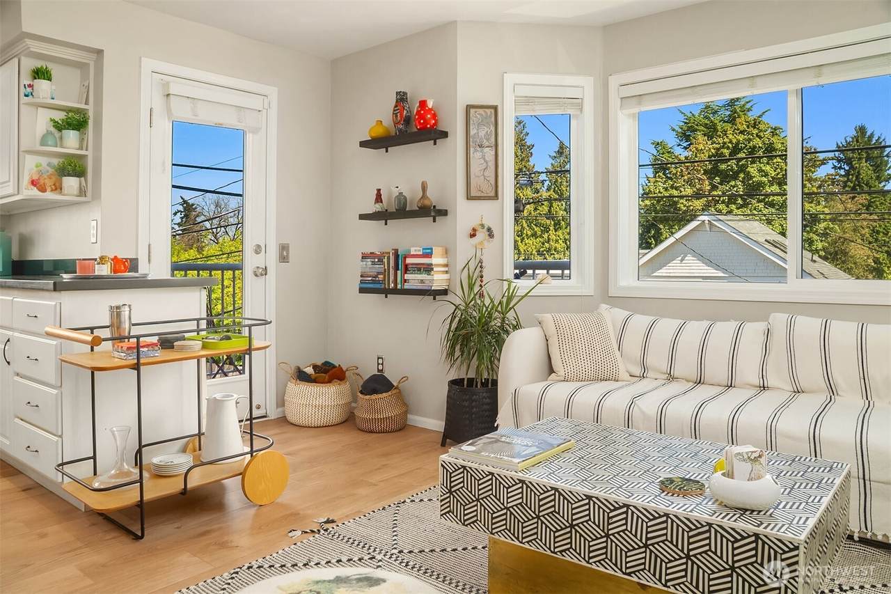 2116 California Avenue - Photo 1