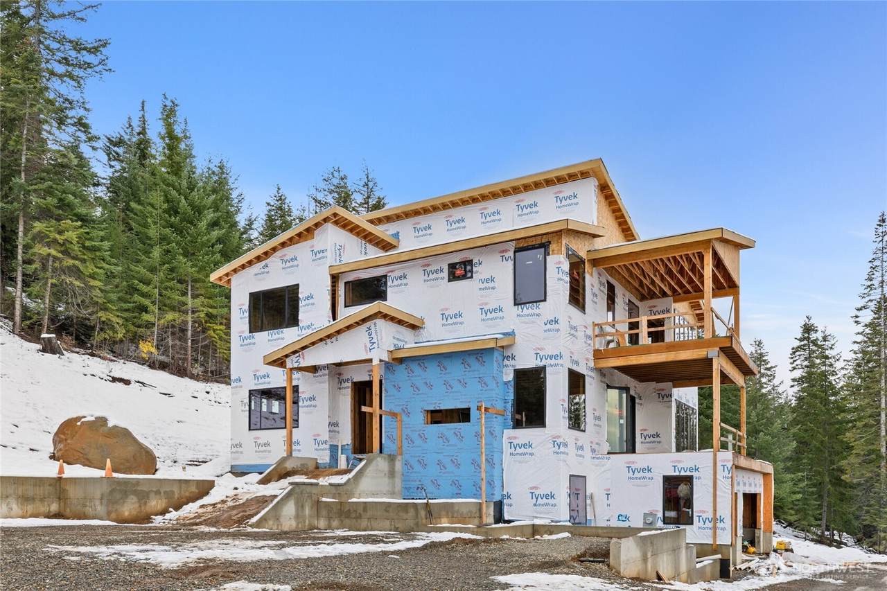 901 Whisper Creek Drive - Photo 1