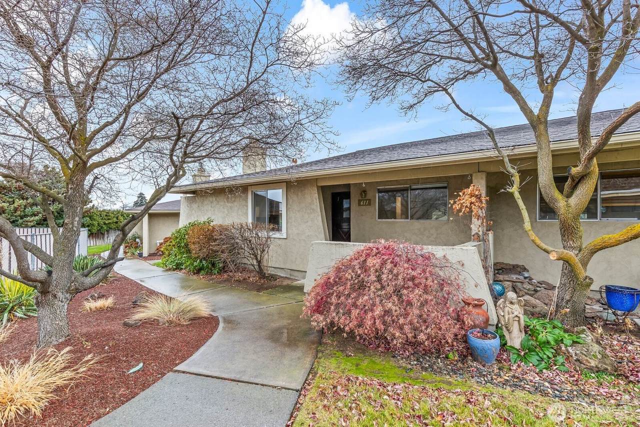 611 50th Avenue - Photo 1