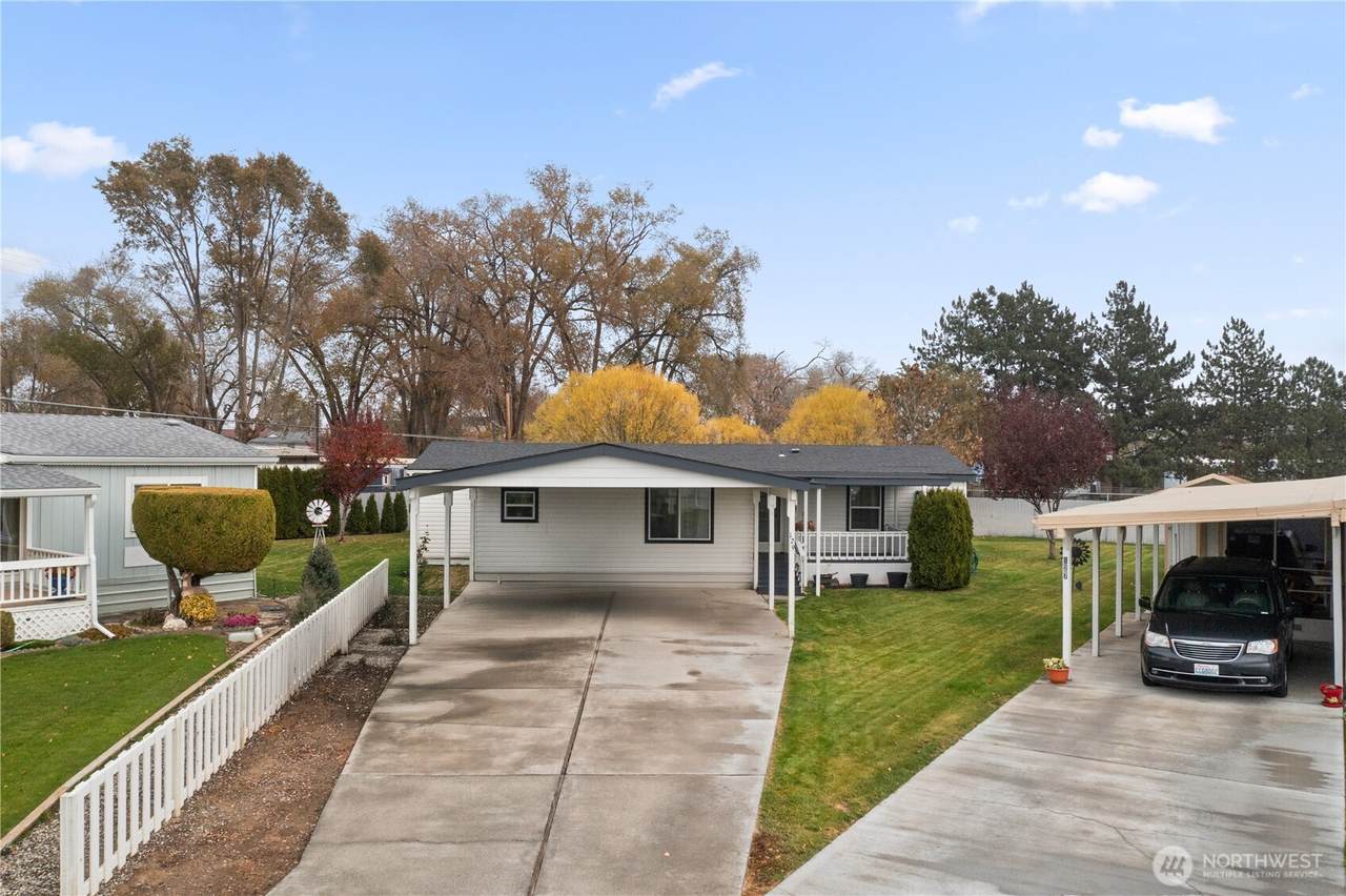 2240 Broadway Avenue - Photo 1