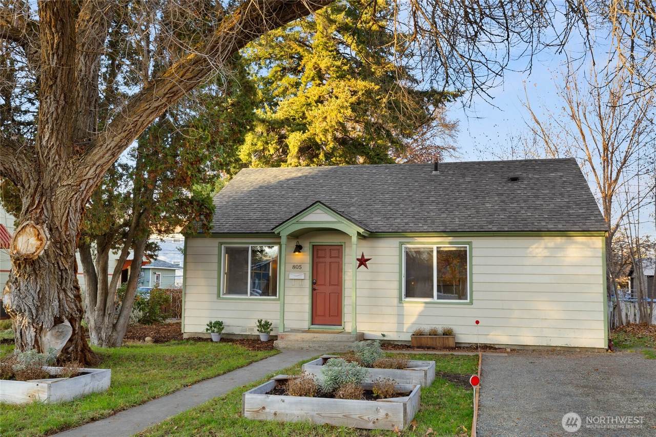 805 E 5th Avenue - Photo 1