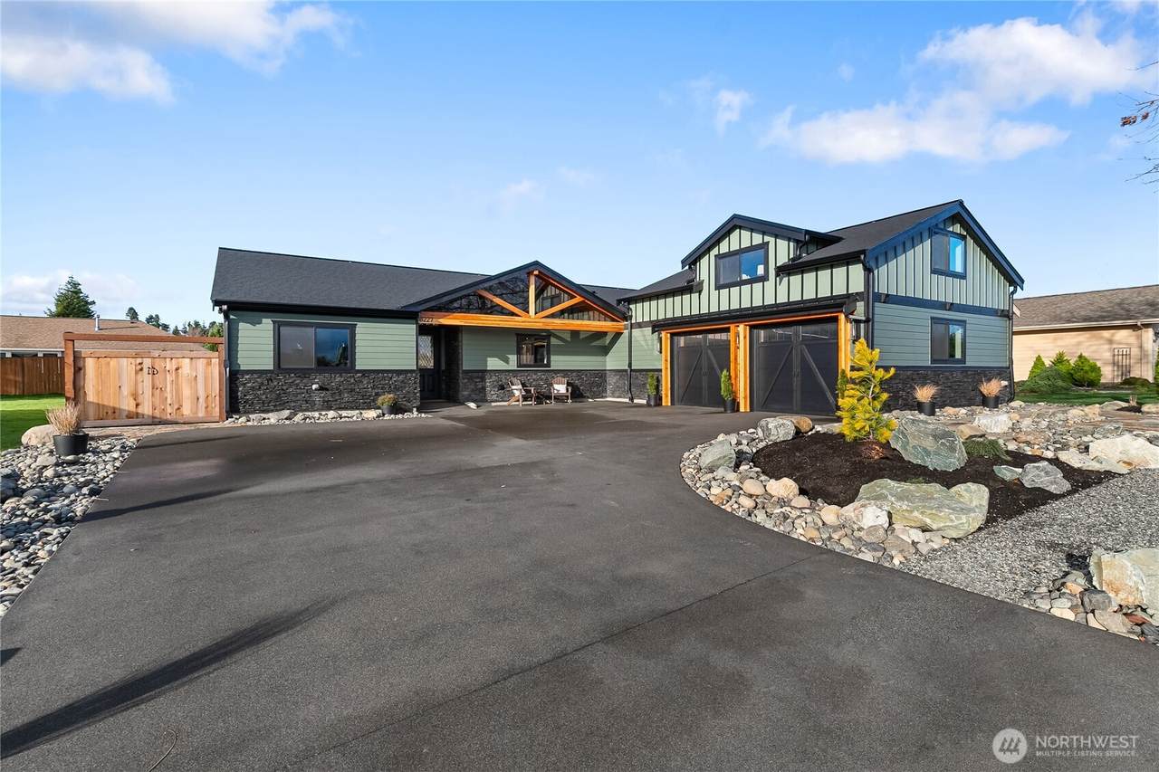 8227 Comox Road - Photo 1