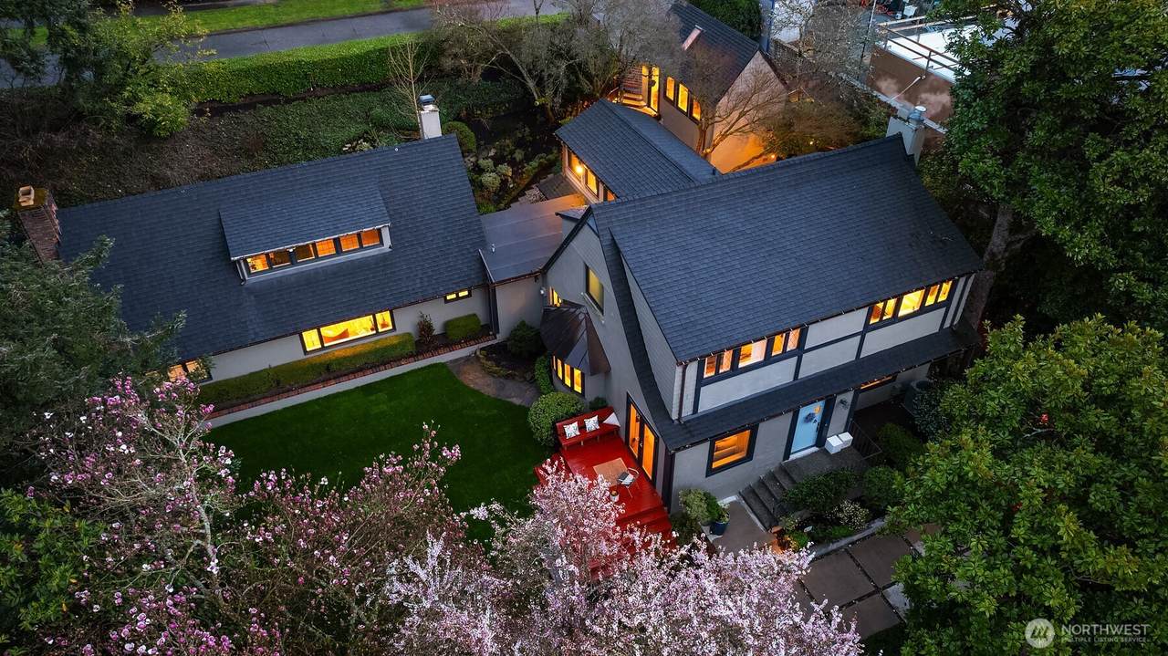 3530 Laurelhurst Drive - Photo 1