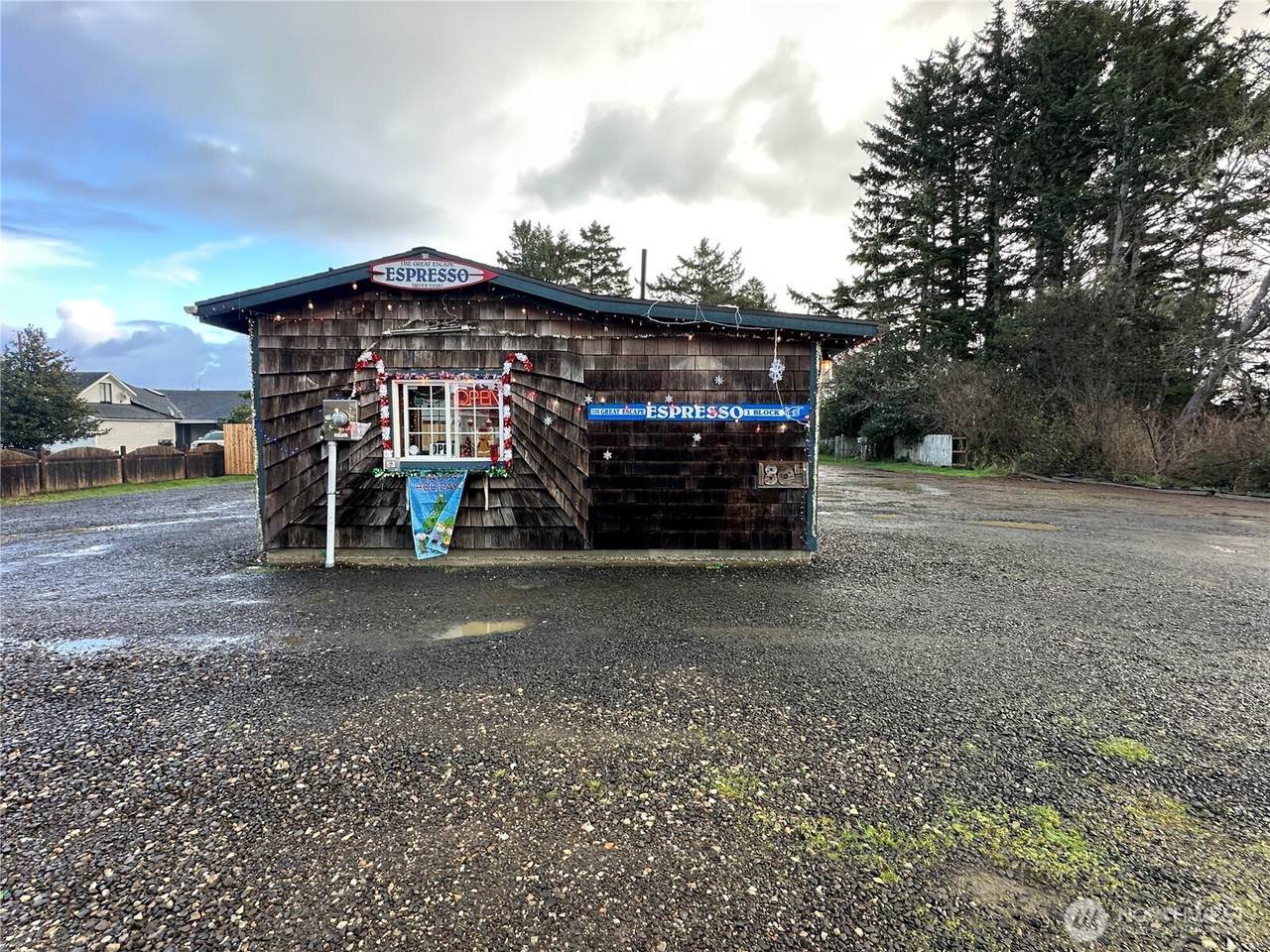1804 Pacific Ave N - Photo 1