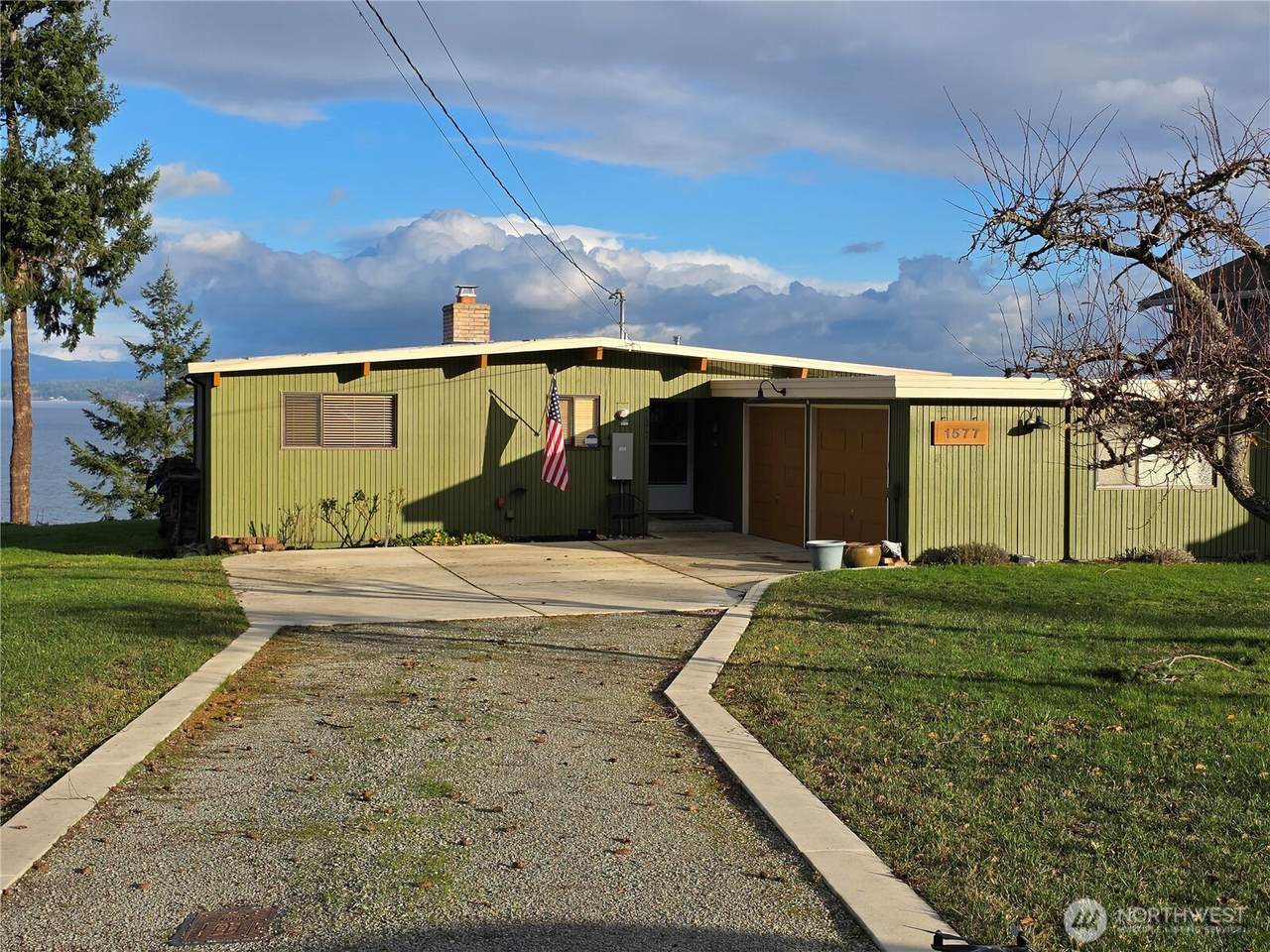 1577 Country Club Drive - Photo 1