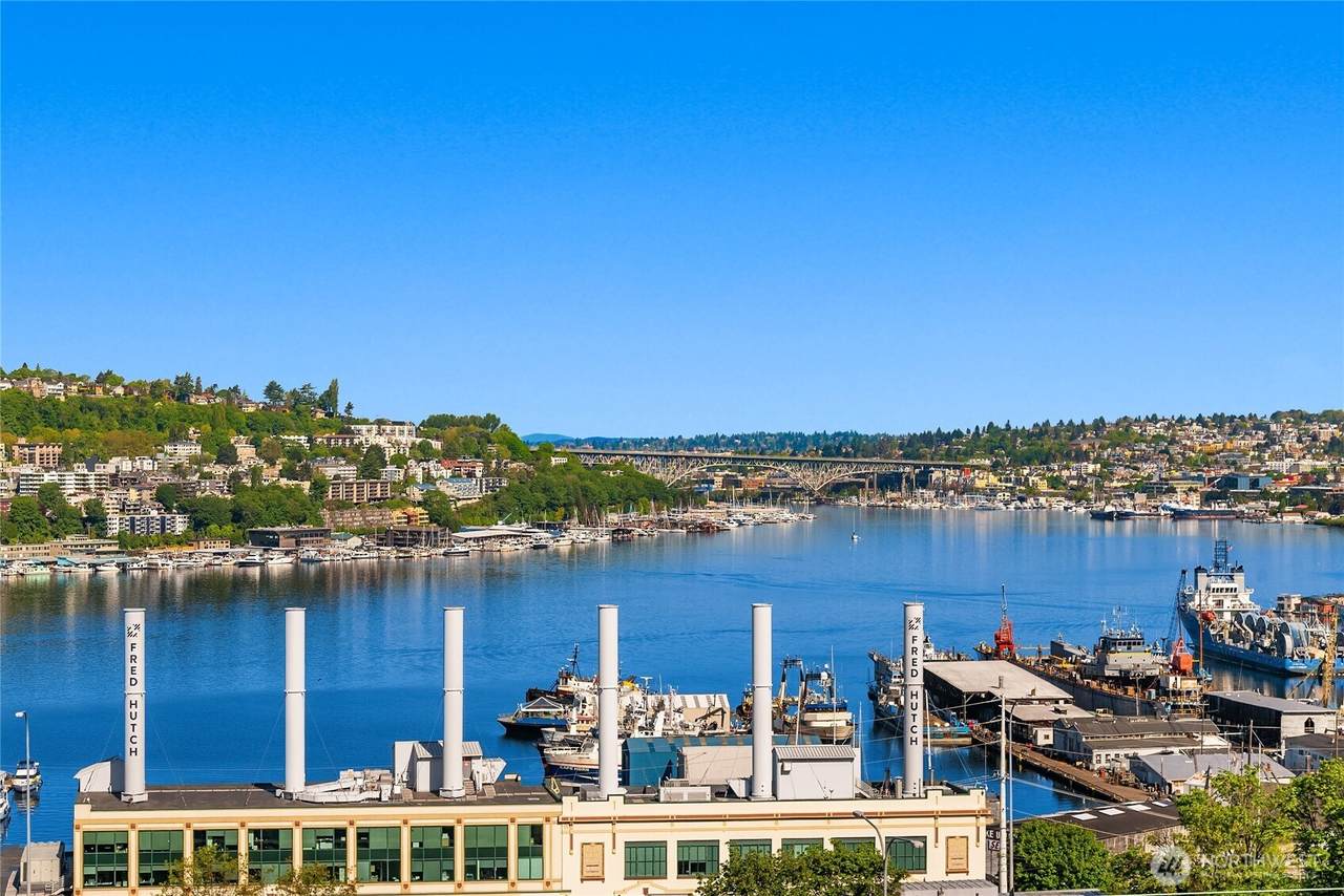 1114 Lakeview Boulevard - Photo 1