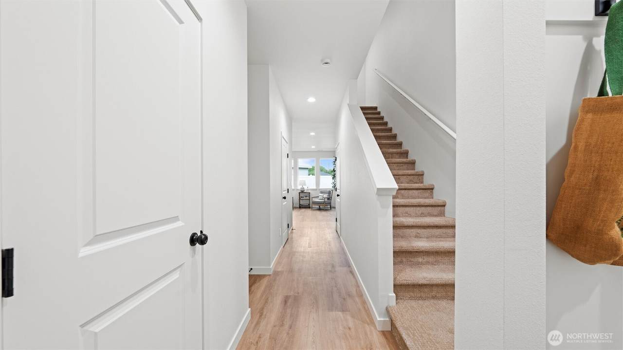 https://bt-photos.global.ssl.fastly.net/nwmls/1280_boomver_1_2464861-1.jpg