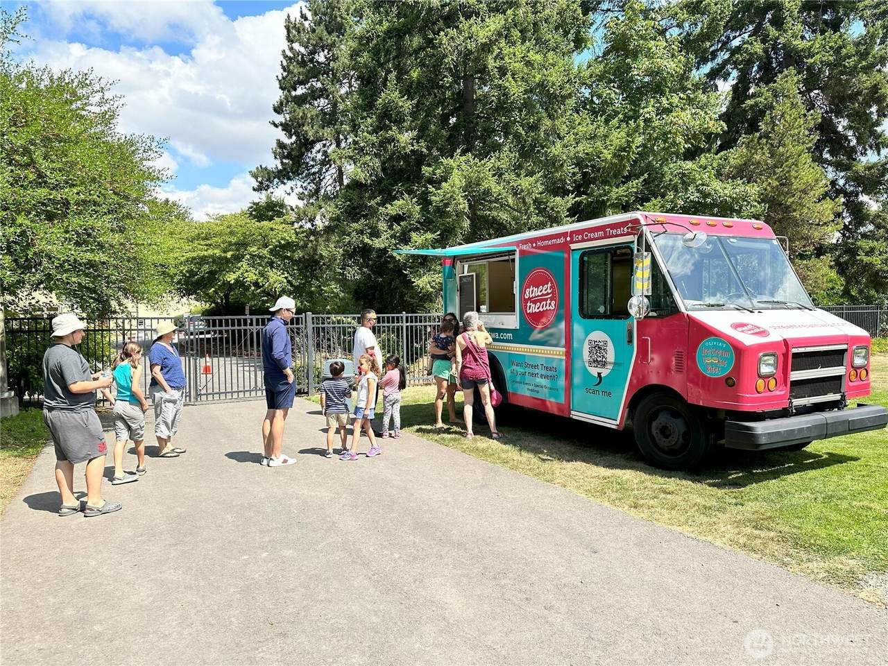 7 XXX Olive Way - Photo 1