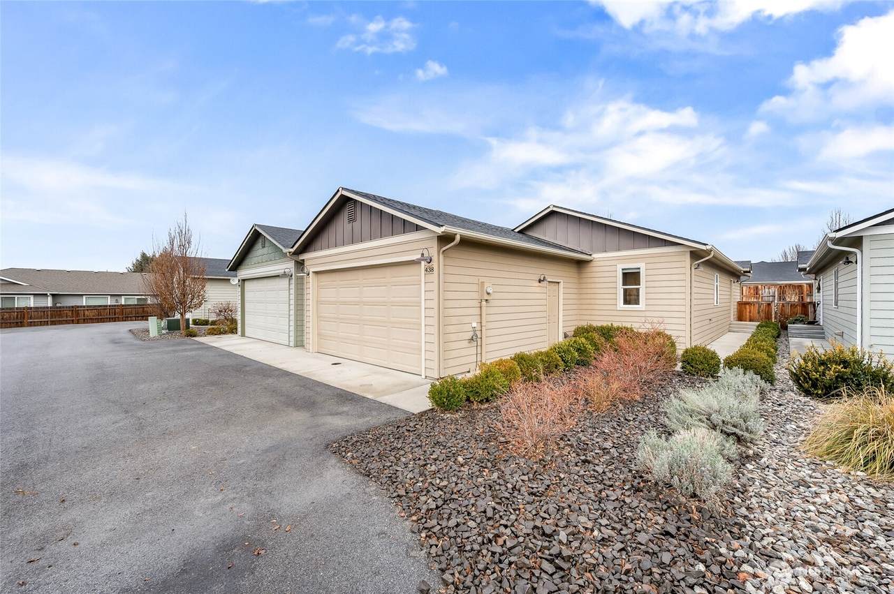 438 Kansas Loop - Photo 1