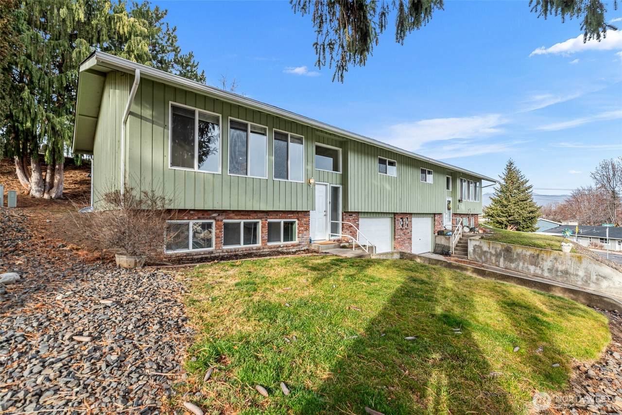 1100 Vista Place - Photo 1