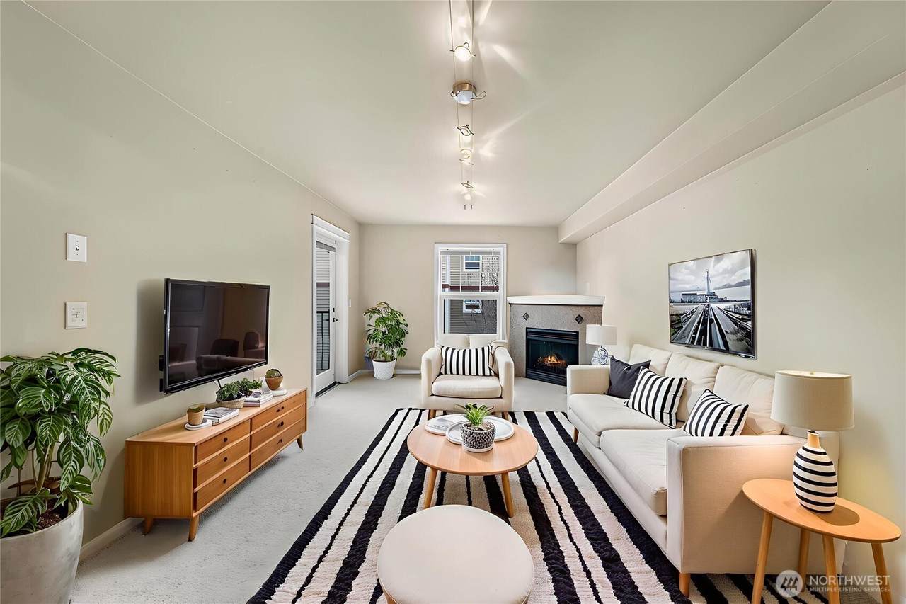 690 32nd Street - Photo 1