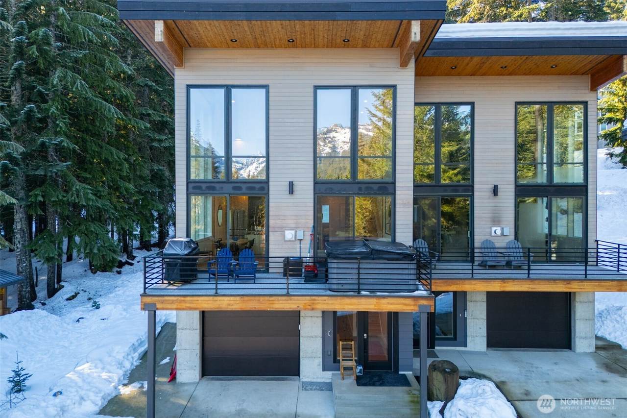 340 Snoqualmie Drive - Photo 1