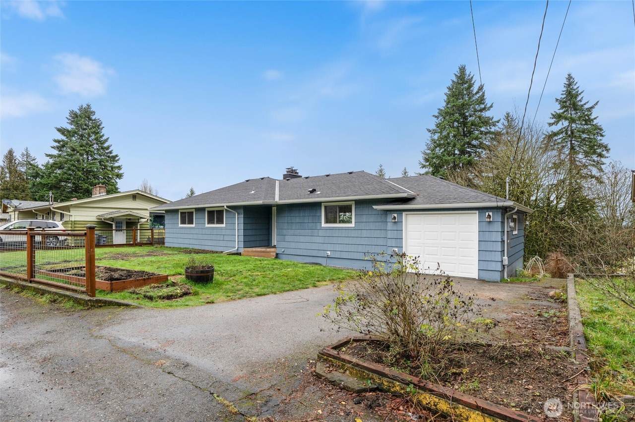 1530 Crestview Drive - Photo 1