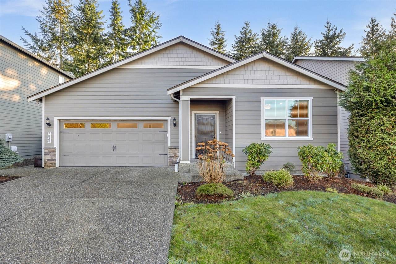 9028 168th Street - Photo 1