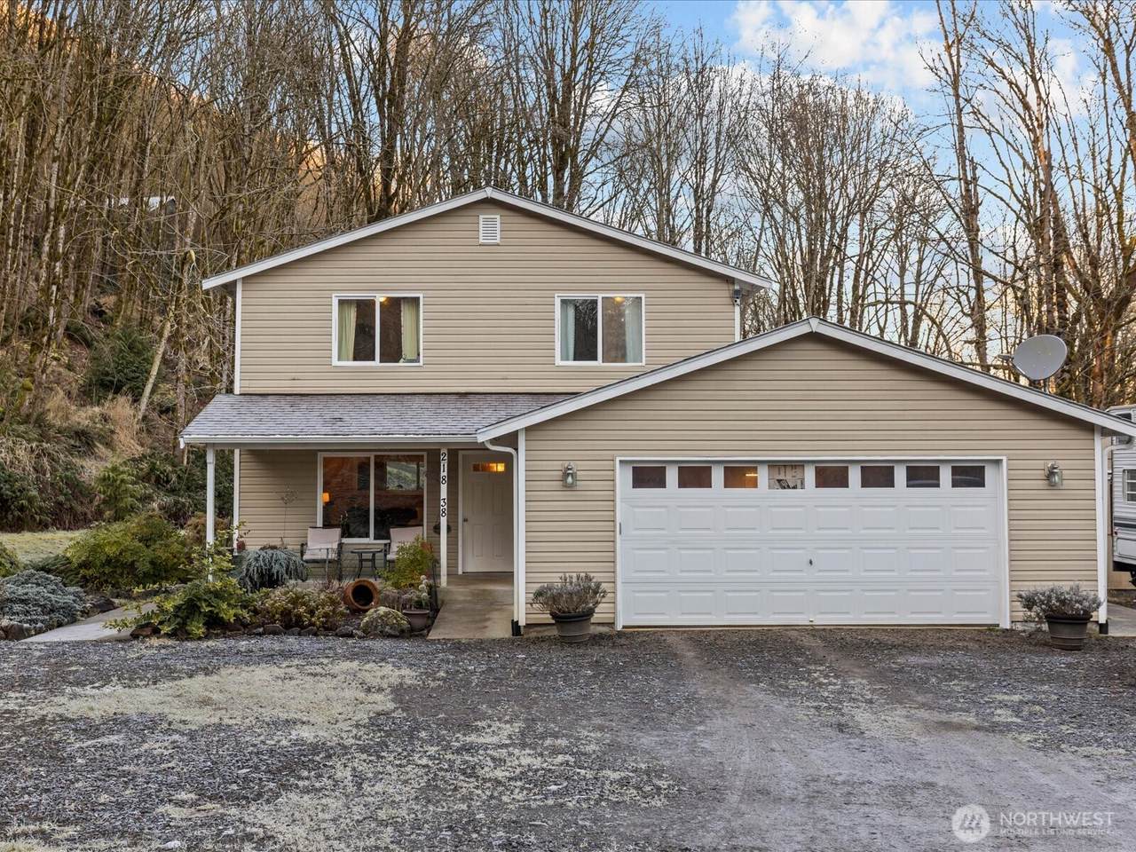218 38 Bowen Road - Photo 1