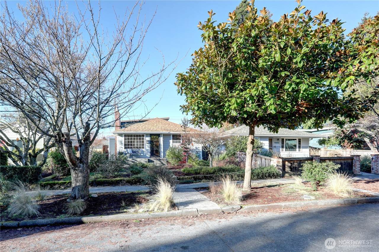 7943 31st Avenue - Photo 1