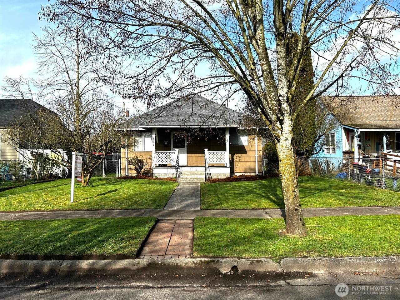 537 16th - Photo 1
