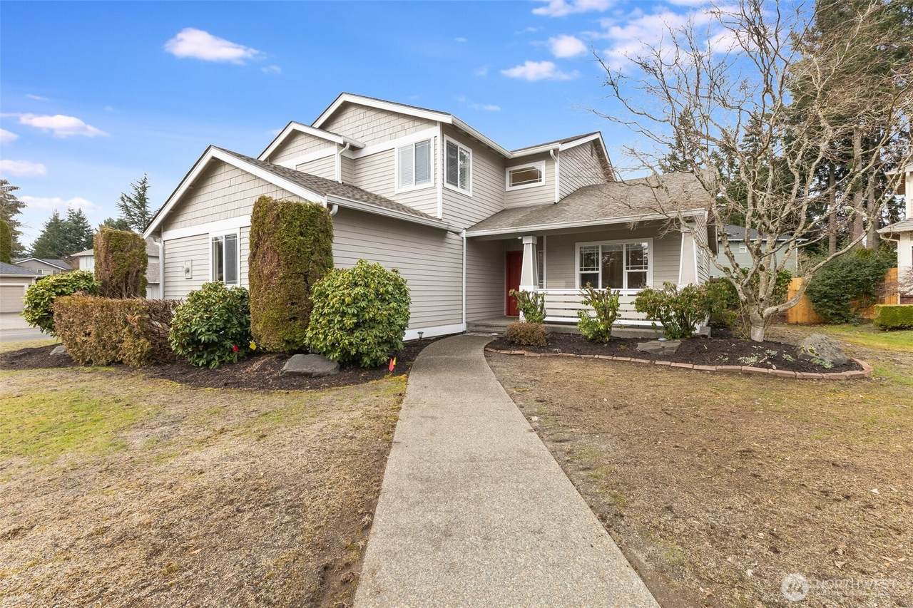 8925 179th Street - Photo 1