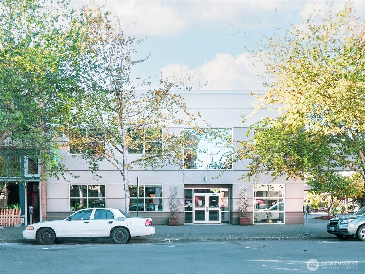 1323 Commercial Street - Photo 1