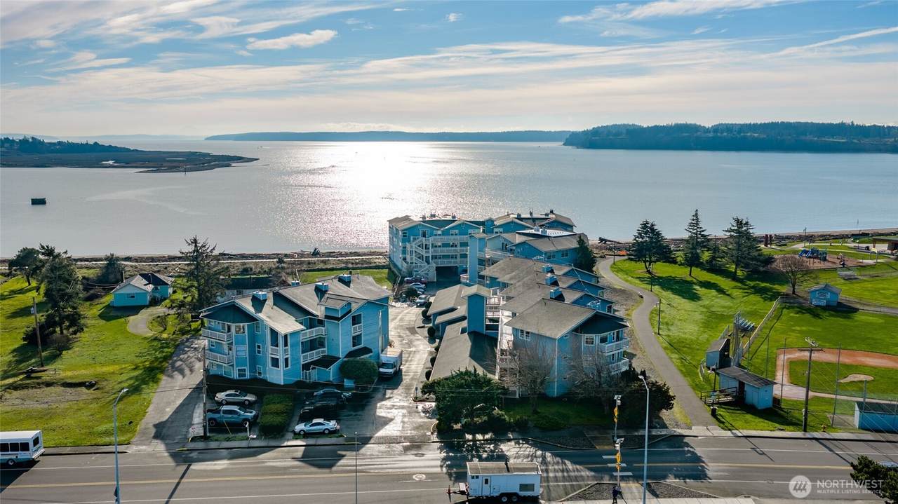 651 Bayshore - Photo 1